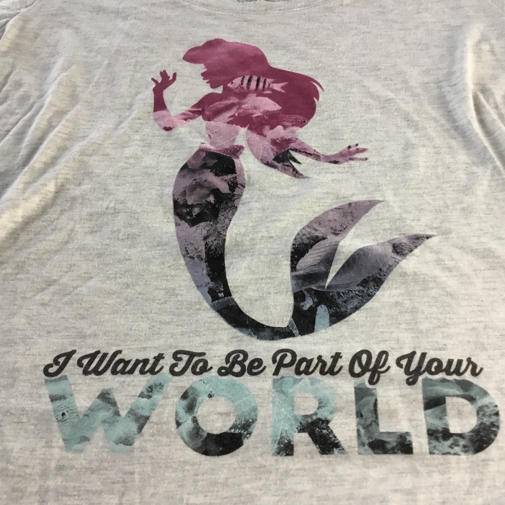 4/$16 🧜‍♀️ Little Mermaid Tee Small